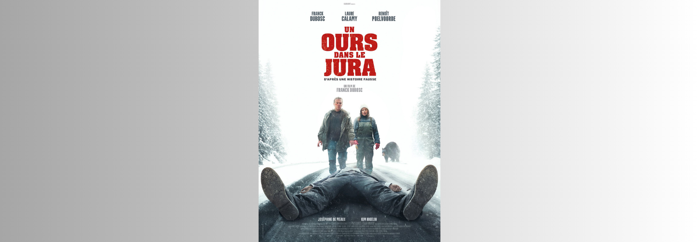 Affiche du film : paysage enneigé, deux hommes découvrent un cadavre.